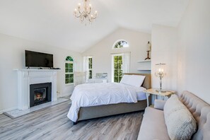 4 habitaciones, tabla de planchar con plancha, wifi y ropa de cama