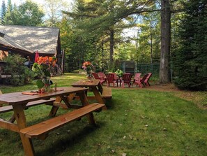 Outdoor dining - Twin Mountain River House – Serene White Mountains Hideaway by the River! (Twin Mountain)