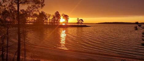 Aurinkotuoleja, rantapyyhkeitä