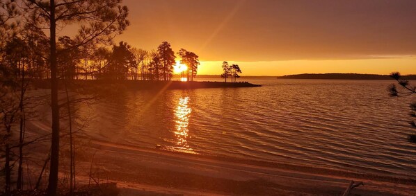 Aurinkotuoleja, rantapyyhkeitä