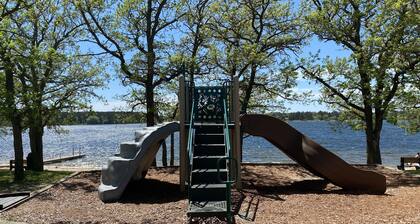 Cozy Cottage by Spirit Lake