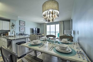Dining - Beachfront PCB Condo w/ Ocean View & Pool Access! (Panama City Beach)