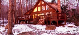 Lakefront Poconos, Private beach, kayaks, rowboat, paddleboards and paddleboat