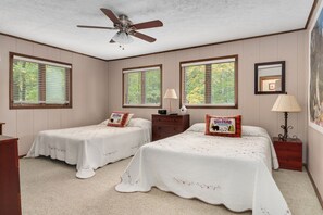 3 bedrooms, free WiFi, bed sheets