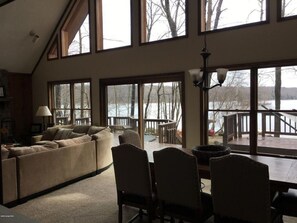Smart TV, fireplace, video games, DVD player - Lakefront Poconos,   Early check in late check out during winter months. (Gouldsboro)