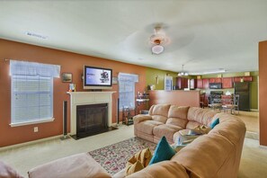 Smart TV, fireplace, Netflix, DVD player