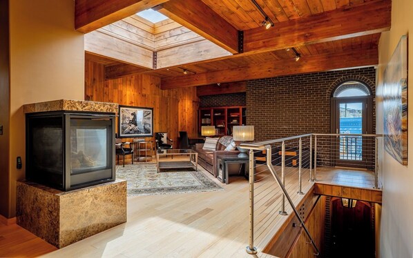 Smart TV, fireplace, books, offices