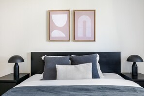 1 bedroom, iron/ironing board, WiFi, bed sheets - Ideal Naschmarkt 1BR w/ Elevator, Balcony, near U4, dining, by Blueground (Vienna)