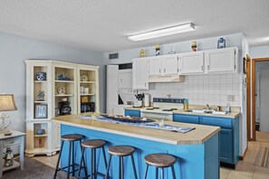 Fridge, microwave, oven, stovetop - Southwood Shores 217-2C - Cozy Condo in Great Location! (Lake Ozark)