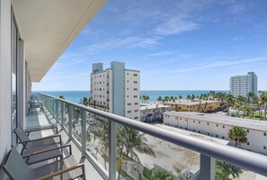 Property grounds - Hollywood Beach Haven - Rooftop Pool and Views-CS18 (Hollywood)