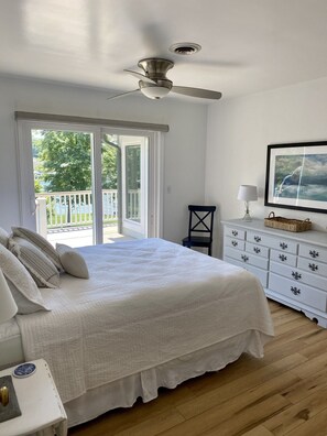 4 bedrooms, desk, iron/ironing board, free WiFi