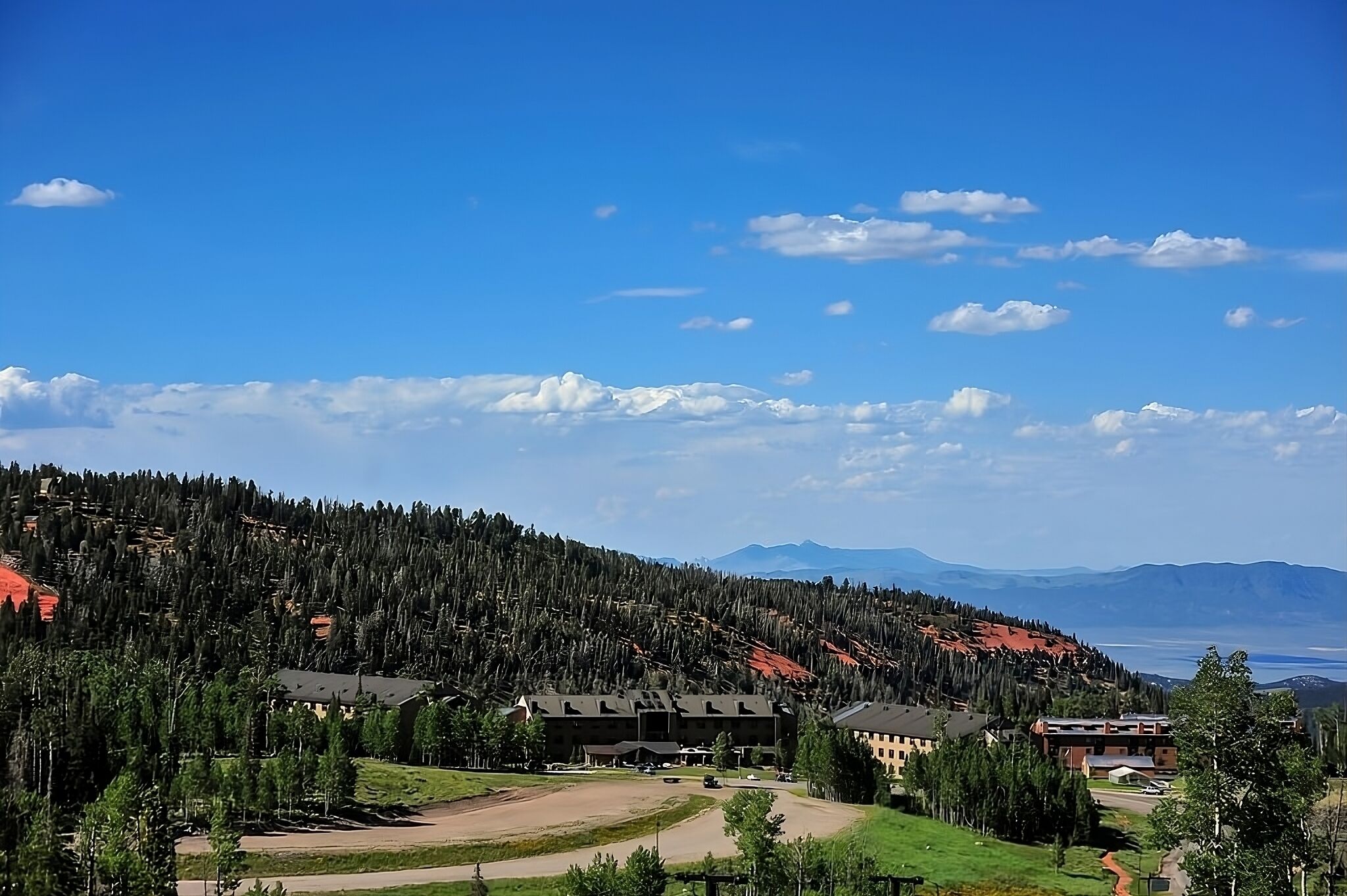Mountain Getaway! Spacious Unit, Indoor Pool, Fitness Center, Lake Access