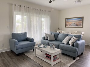 Smart TV - Hidden Lake Condos on 30A, 6min walk to Gulfview Heights beach access, pool, gym (Santa Rosa Beach)