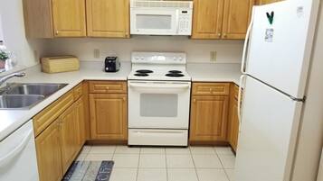 Kondominium, Beberapa Tempat Tidur, dapur | Dapur pribadi | Lemari es, microwave, oven, dan kompor
