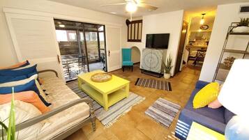 Nhà, nhiều giường, bếp | Phòng khách | TV 40-inch có truyền hình kỹ thuật số