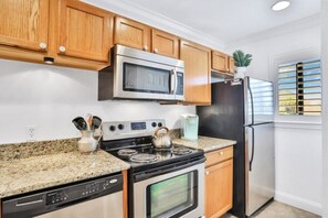 Condo, Multiple Beds, Pool Access, Beach View | Private kitchen