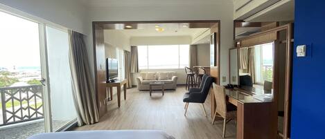 Deluxe Double Room, Ocean View | Down comforters, free WiFi, bed sheets