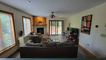 Smart-tv en een open haard