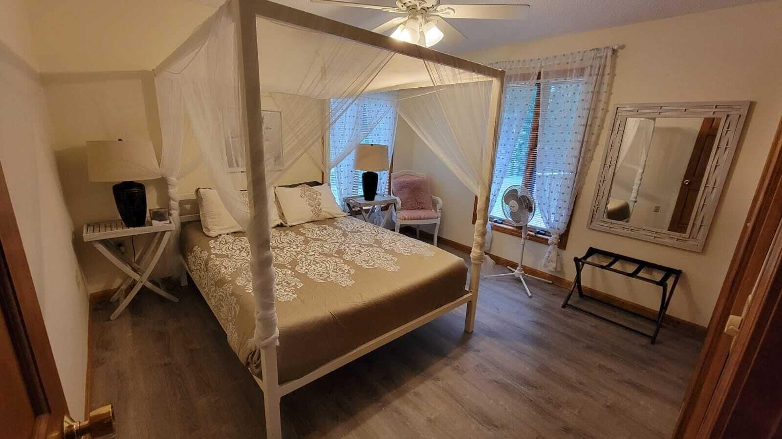 2 Schlafzimmer, Zimmersafe, Bügeleisen/Bügelbrett, kostenloses WLAN
