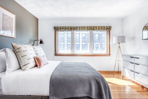 2 bedrooms, iron/ironing board, WiFi, bed sheets - Prime North End 2BR w/ balcony and rooftop on Hanover by Blueground (Boston)