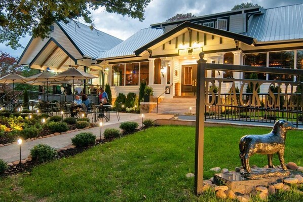 Exterior - Family Friendly! Sunset + Mtn Views, Fire Pit, Hot Tub, Game Room - Golden TEE! (Morganton)