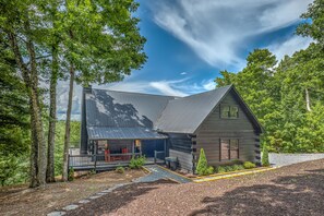 Exterior - Family Friendly! Sunset + Mtn Views, Fire Pit, Hot Tub, Game Room - Golden TEE! (Morganton)