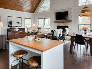 Dining - Family Friendly! Sunset + Mtn Views, Fire Pit, Hot Tub, Game Room - Golden TEE! (Morganton)