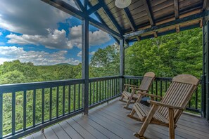 Property grounds - Family Friendly! Sunset + Mtn Views, Fire Pit, Hot Tub, Game Room - Golden TEE! (Morganton)