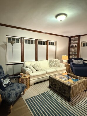 智能电视、壁炉、书