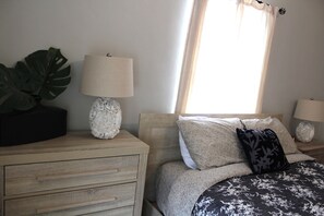 2 bedrooms, desk, iron/ironing board, free WiFi - Walk to the Waves: Tudor Living Blocks from the Lake & Zoo (Racine)