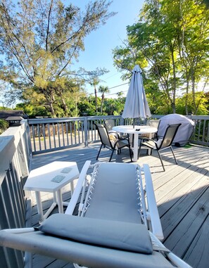 Outdoor dining - Pineapple Upper Deck Guesthouse Near Beaches/Shopping/Dining, Ballparks&Downtwn! (West Palm Beach)
