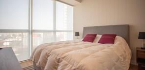Apartemen Deluks, 2 kamar tidur | Didekorasi berbeda-beda dan dilengkapi dengan perabotan berbeda-beda