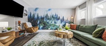 Keyless, KING bd, WIFI, desk, Fox River Bike Trail, near MetraTrain
