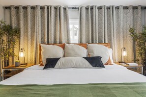 2 bedrooms, desk, iron/ironing board, travel cot