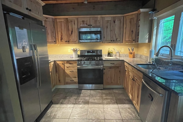 Køleskab, mikrobølgeovn, ovn, kogeplade