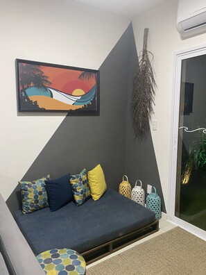 TV, mesa de pingue-pongue