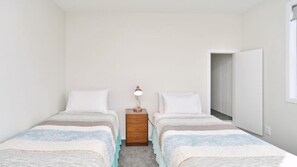 4 chambres, chambres insonorisées, fer et planche à repasser