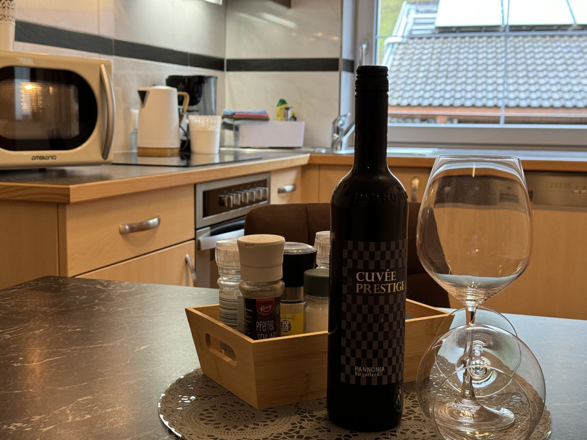 Kühlschrank, Mikrowelle, Ofen, Geschirrspüler