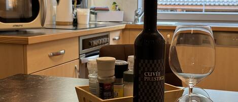 Kühlschrank, Mikrowelle, Ofen, Geschirrspüler