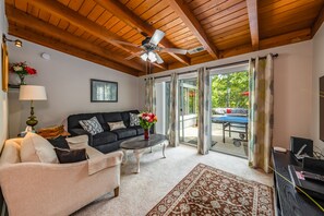Smart TV, fireplace, offices