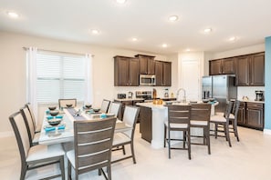 Dining - Trendy Villa with Games Room at Encore (Kissimmee)