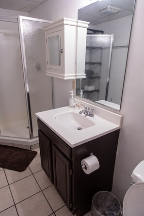 Combined shower/bathtub, towels, soap, toilet paper