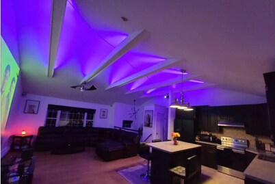 The Retreat - 6 beds/3baths- Indoor Hot Tub, Theatre, Pool Tble, Mins to Casinos
