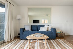 Smart TV, offices - Bay View 3 by AvantStay | Beachfront Home w/ Dining Patio | Mission Beach (San Diego)