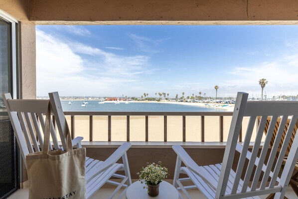 Property grounds - Bay View Buyout A by AvantStay | Mission Beach Home on the Sand | Sleeps 20 (San Diego)