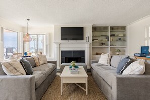 Smart TV, offices - Bay View Buyout A by AvantStay | Mission Beach Home on the Sand | Sleeps 20 (San Diego)