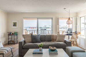 Smart TV, offices - Bay View Buyout A by AvantStay | Mission Beach Home on the Sand | Sleeps 20 (San Diego)