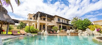 Beautiful Villa in Exclusive Enclave Private Beach. Staff and Concierge included