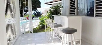 Windy Villa Sleeps 8 /Free Wifi & Airport Pickup