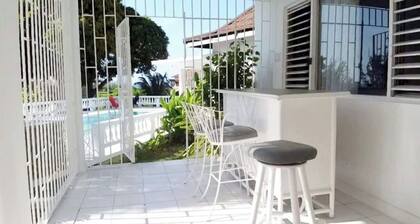 Windy Villa Sleeps 8 /Free Wifi & Airport Pickup